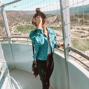 Meet your Posher, Lea